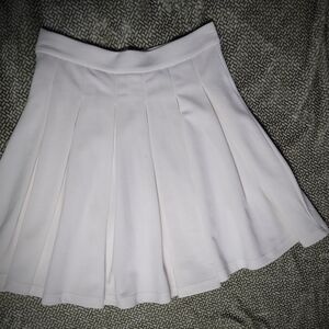 SHEIN White Pleated Tennis Skirt – Size Small